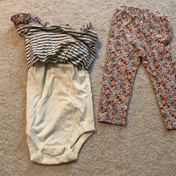 Adorable floral and striped coordinating set - Picture 7 of 9